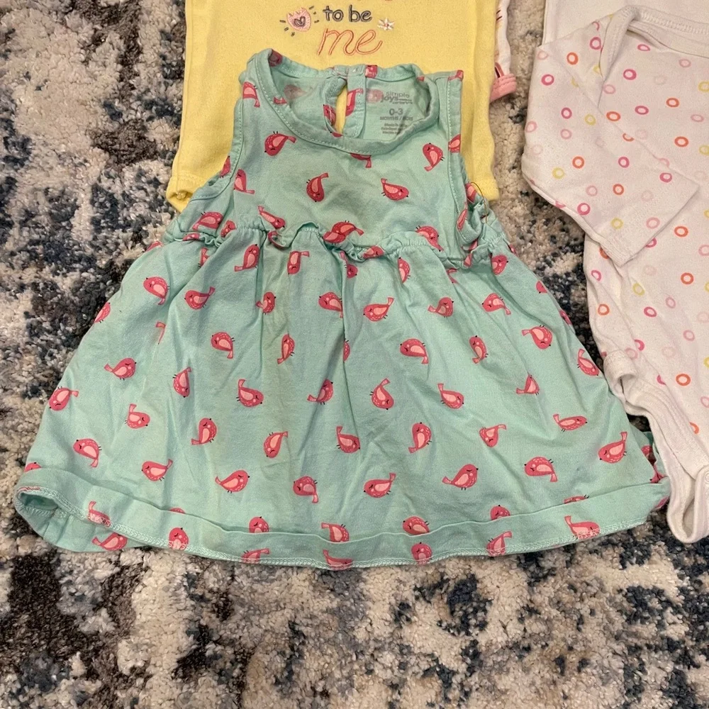 Bundle of baby girl clothing 0-3M,3-6m and jacket‎